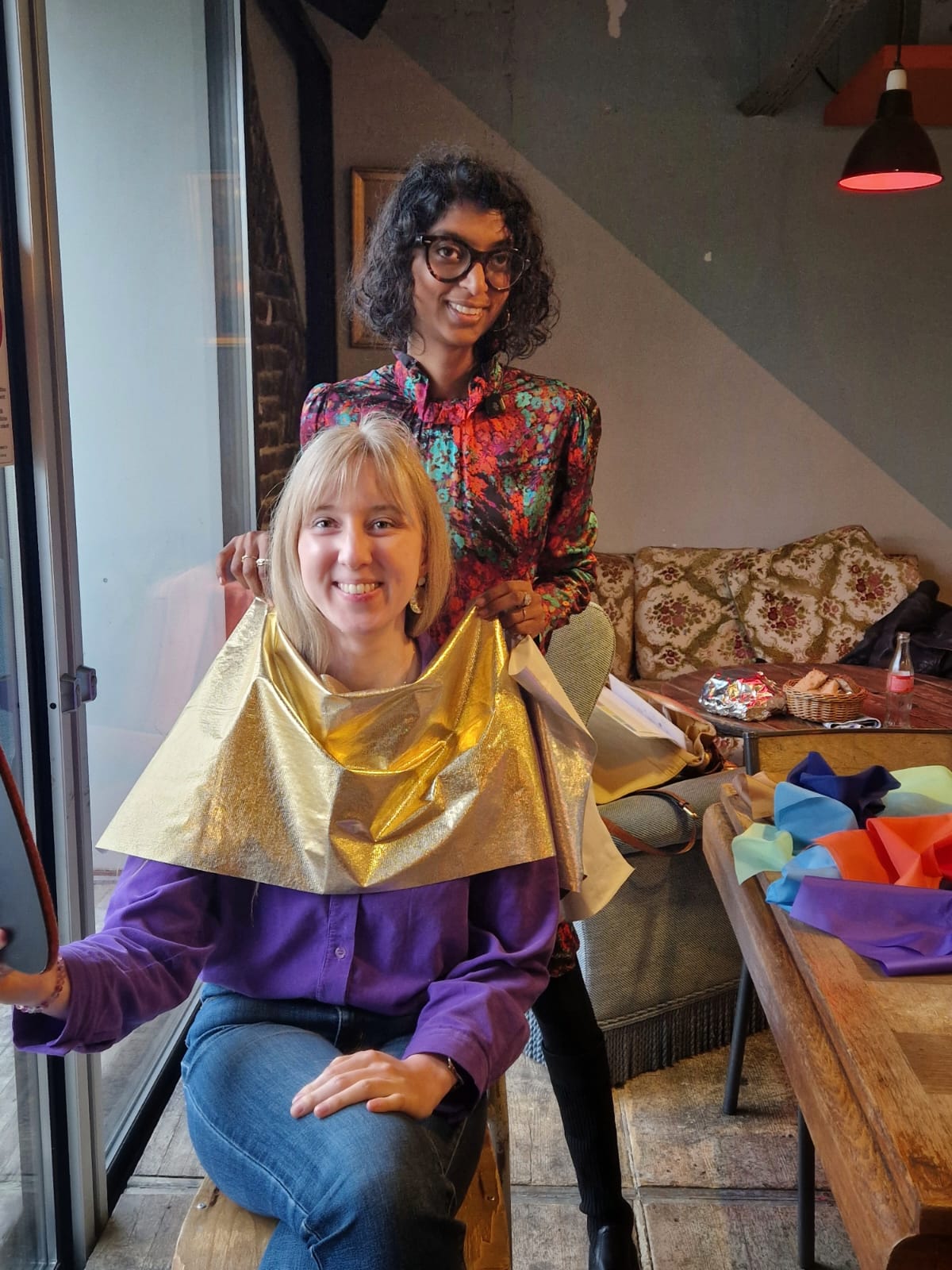 Séance de colorimétrie dans le showroom Madouce Image